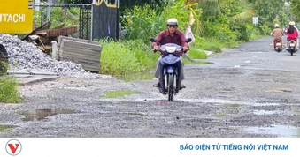 Quốc lộ 63 qua Cà Mau xuống cấp nghiêm trọng, người dân mòn mỏi chờ nâng cấp