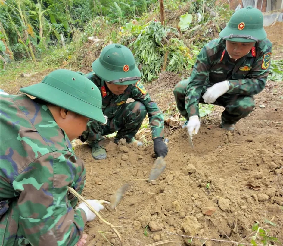 Quy tập 4 hài cốt liệt sĩ gần Thành cổ Quảng Trị Quy tập 4 hài cốt liệt sĩ gần Thành cổ Quảng Trị