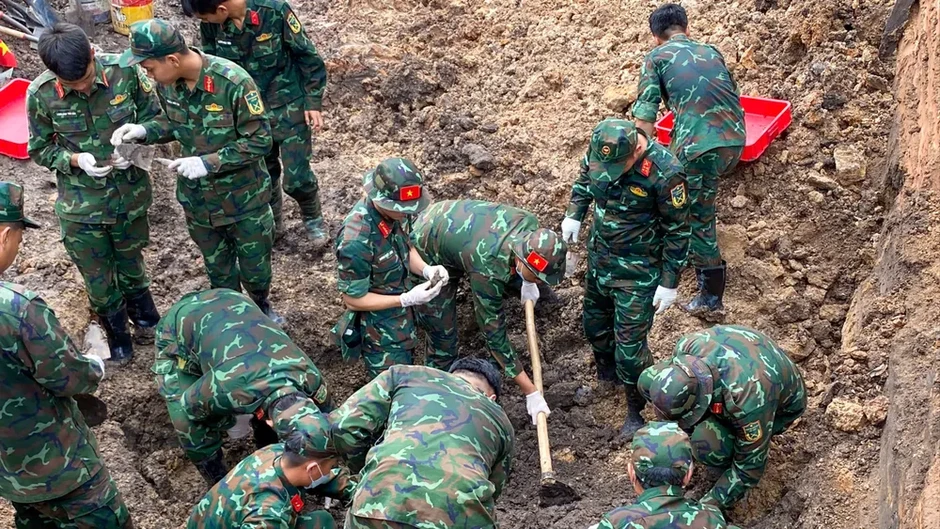 Quy tập thêm 6 bộ hài cốt liệt sĩ tại Công viên Lê Thị Riêng Quy tập thêm 6 bộ hài cốt liệt sĩ tại Công viên Lê Thị Riêng