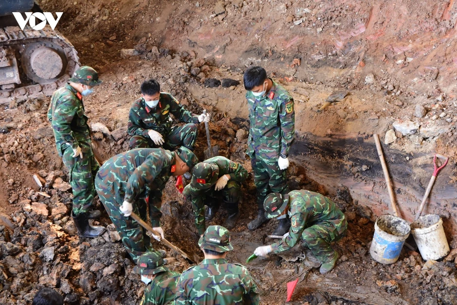 Quy tập thêm 7 hài cốt liệt sĩ tại Công viên Lê Thị Riêng Quy tập thêm 7 hài cốt liệt sĩ tại Công viên Lê Thị Riêng