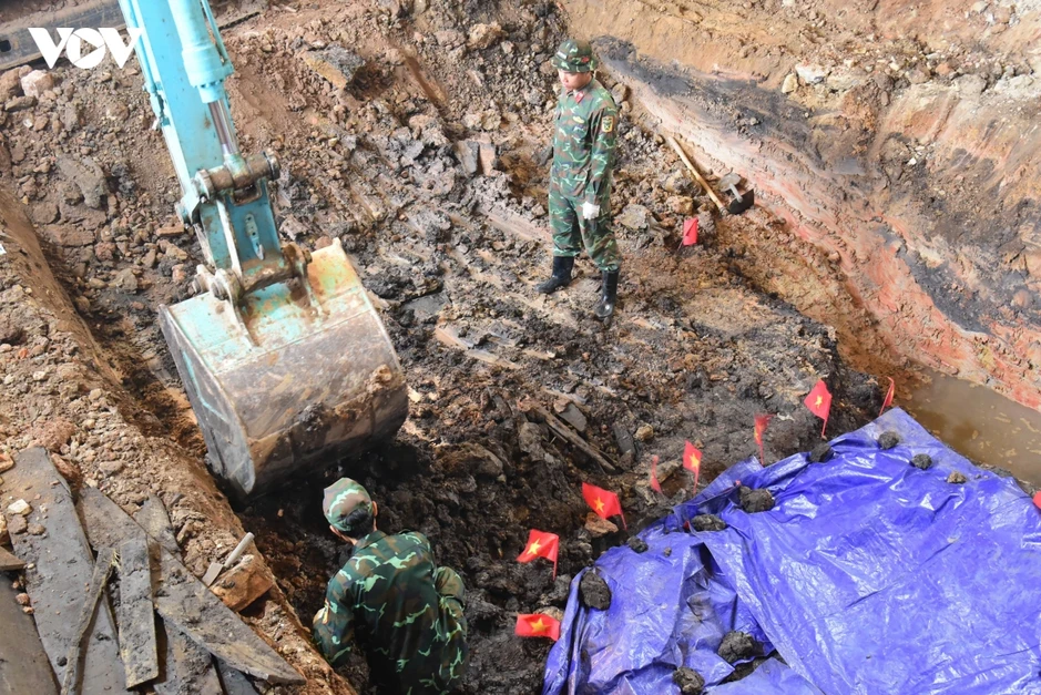 Quy tập thêm 7 hài cốt liệt sĩ tại Công viên Lê Thị Riêng Quy tập thêm 7 hài cốt liệt sĩ tại Công viên Lê Thị Riêng