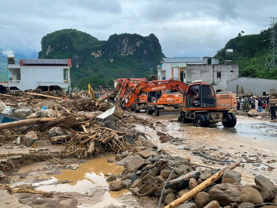 Quyết liệt bảo vệ tính mạng, tài sản của nhân dân giữa dòng lũ Quyết liệt bảo vệ tính mạng, tài sản của nhân dân giữa dòng lũ