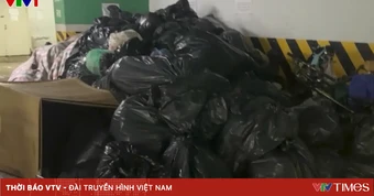 Rác thải chất đống, bốc mùi trong tầng hầm chung cư ở Hà Nội