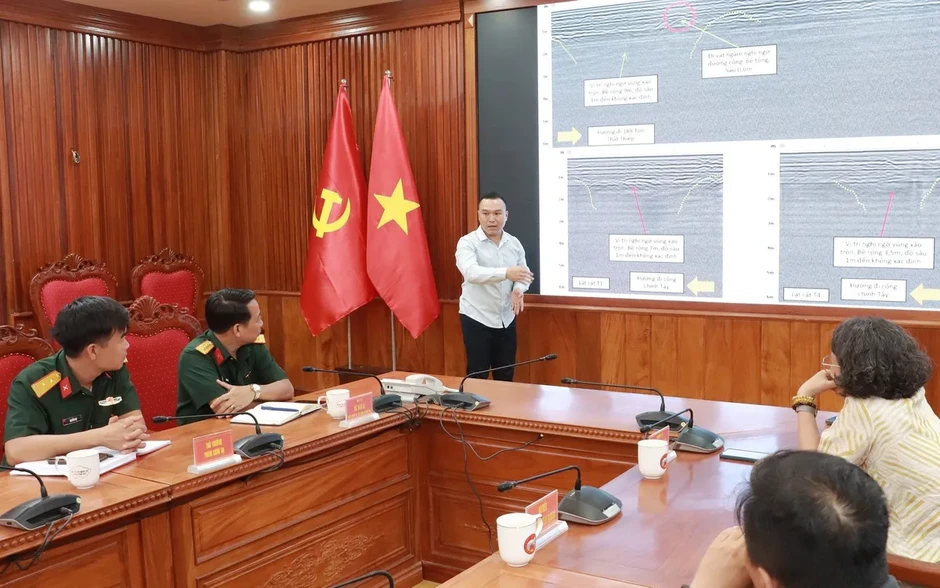 Radar xuyên đất ghi nhận kết quả bước đầu khi dò tìm mộ tập thể liệt sĩ tại Huế Radar xuyên đất ghi nhận kết quả bước đầu khi dò tìm mộ tập thể liệt sĩ tại Huế