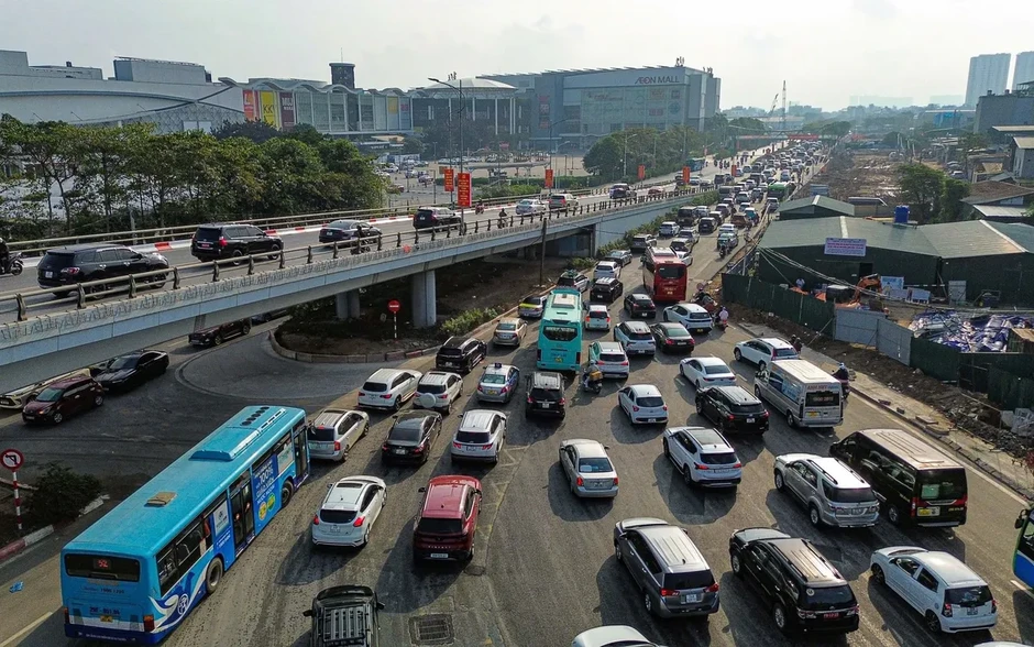 Rào chắn nút Cổ Linh - Đàm Quang Trung thi công hầm chui: Người dân di chuyển thế nào? Rào chắn nút Cổ Linh - Đàm Quang Trung thi công hầm chui: Người dân di chuyển thế nào?