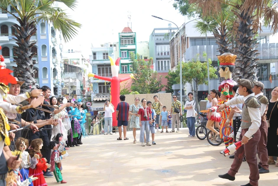 Rạp xiếc Phú Thọ đón 3.000 khán giả xem miễn phí trong ngày hai ngày lễ Rạp xiếc Phú Thọ đón 3.000 khán giả xem miễn phí trong ngày hai ngày lễ
