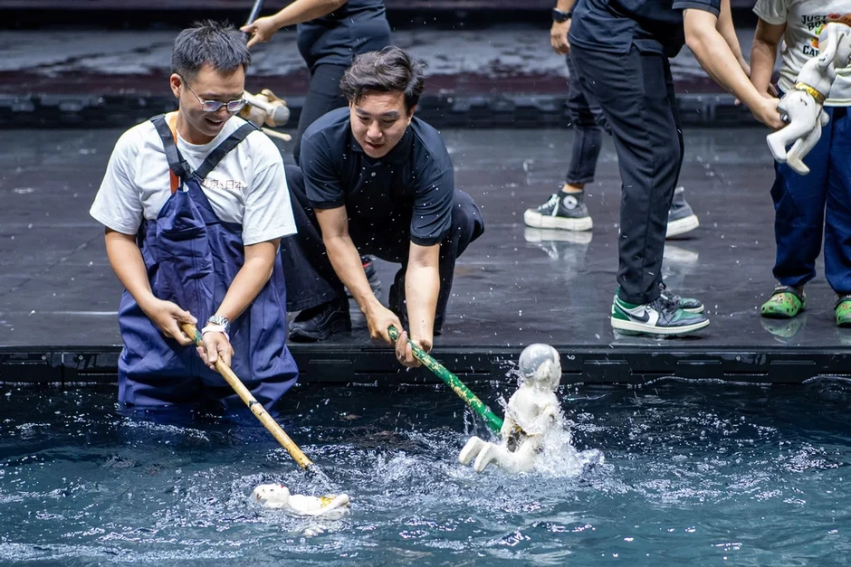 Rạp xiếc Phú Thọ mở cửa tự do cho người dân tham quan hậu trường Rạp xiếc Phú Thọ mở cửa tự do cho người dân tham quan hậu trường