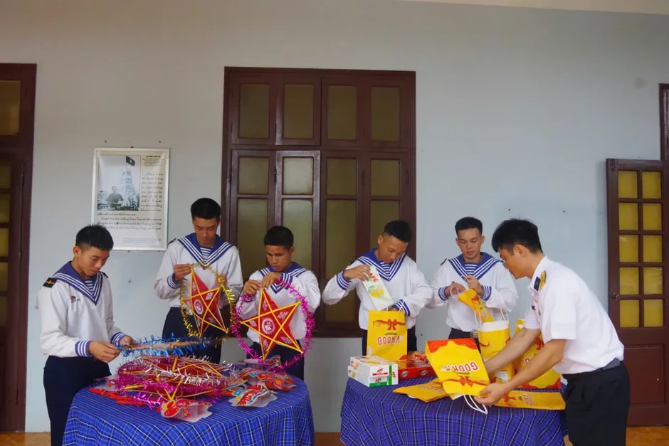 Rộn ràng không khí chuẩn bị Tết Thiếu nhi 1/6 tại đặc khu Trường Sa Rộn ràng không khí chuẩn bị Tết Thiếu nhi 1/6 tại đặc khu Trường Sa