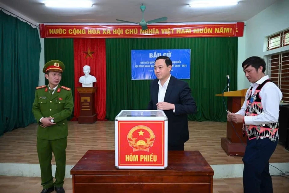 Rộn ràng ngày hội non sông trên quê hương Chủ tịch Hồ Chí Minh Rộn ràng ngày hội non sông trên quê hương Chủ tịch Hồ Chí Minh