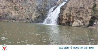 Rủ bạn đi tắm thác dịp nghỉ lễ, nam sinh tử vong do đuối nước