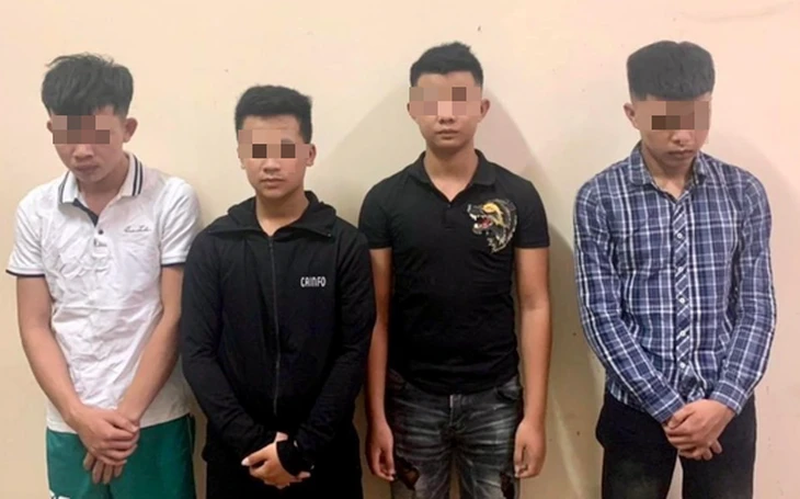 Ruộng dưa hấu của người nông dân nghèo bị chặt tan nát Ruộng dưa hấu của người nông dân nghèo bị chặt tan nát