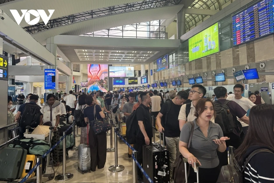 Sân bay Nội Bài siết an ninh cấp độ 1 trong cao điểm nghỉ lễ 30/4 Sân bay Nội Bài siết an ninh cấp độ 1 trong cao điểm nghỉ lễ 30/4