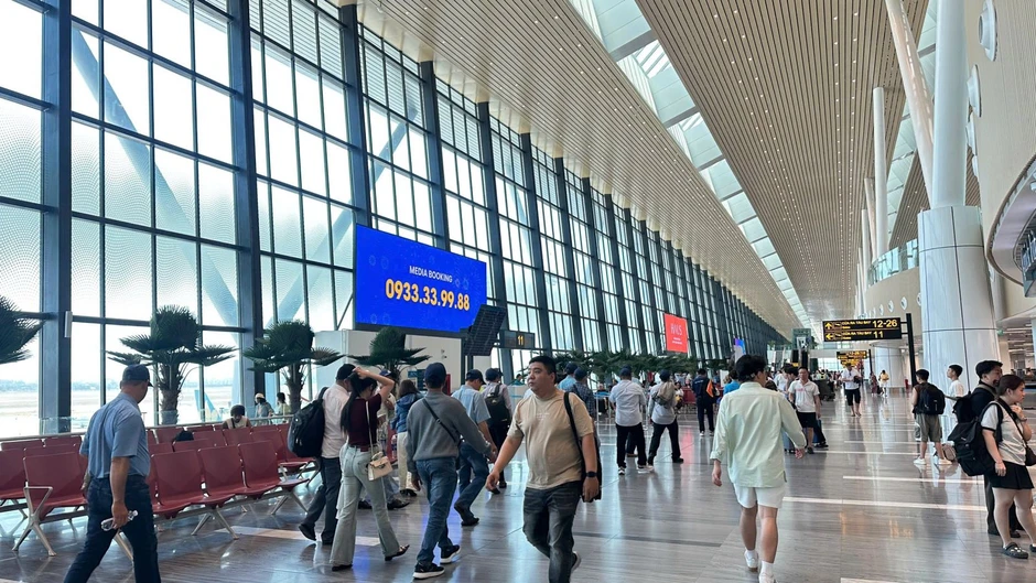 Sân bay Tân Sơn Nhất đón hơn 112.000 khách trong ngày cao điểm 2/5 Sân bay Tân Sơn Nhất đón hơn 112.000 khách trong ngày cao điểm 2/5