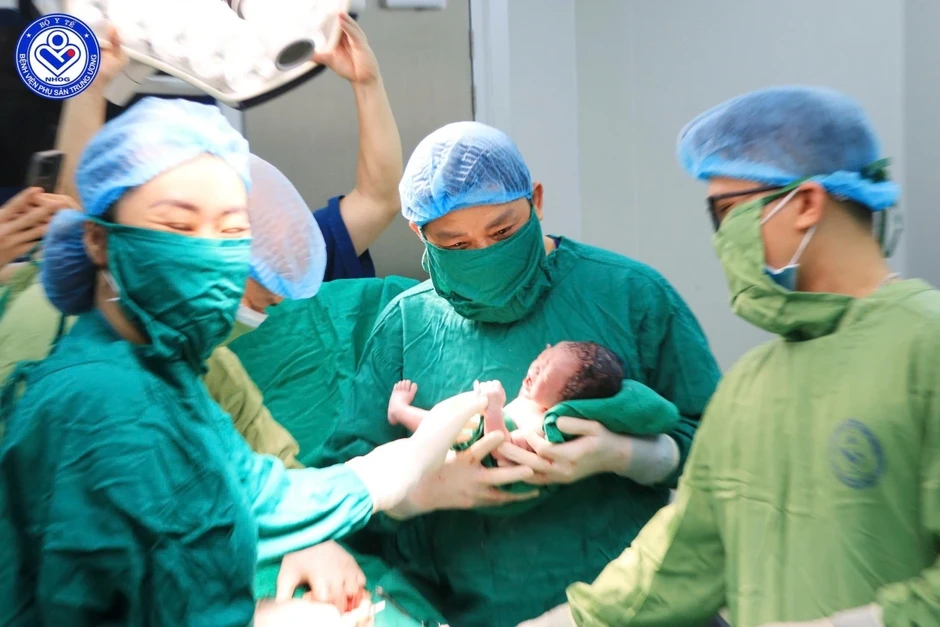 Sản phụ 60 tuổi sinh bé trai khỏe mạnh tại Bệnh viện Phụ sản Trung ương Sản phụ 60 tuổi sinh bé trai khỏe mạnh tại Bệnh viện Phụ sản Trung ương