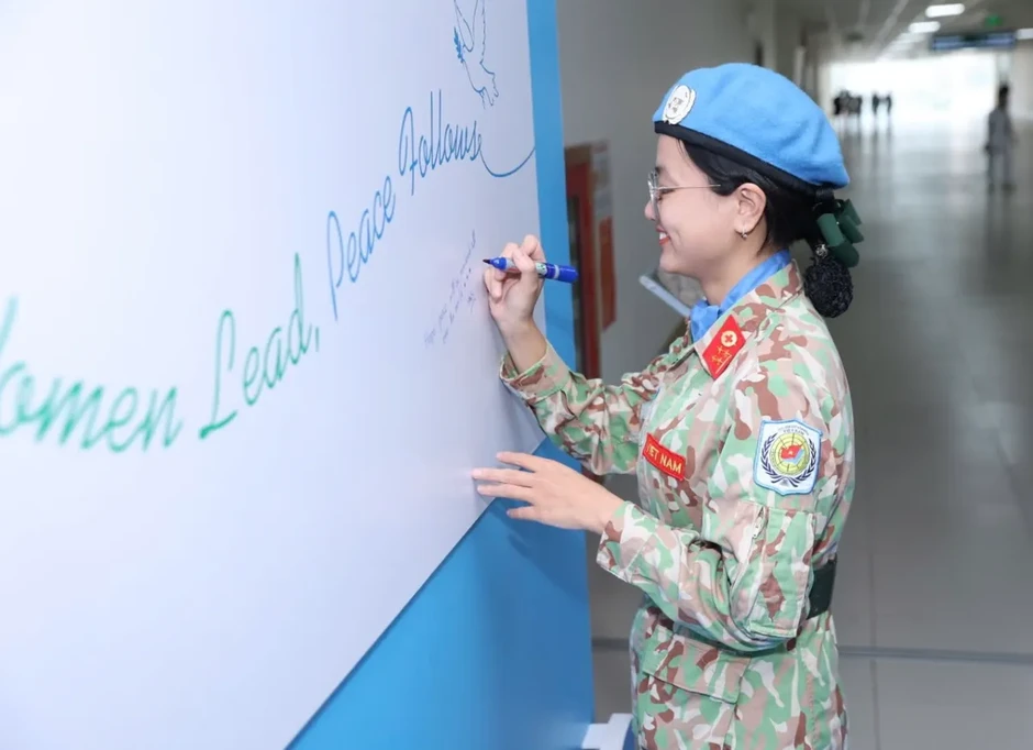 Sẵn sàng bảo đảm y tế, lấy con người làm trung tâm Sẵn sàng bảo đảm y tế, lấy con người làm trung tâm