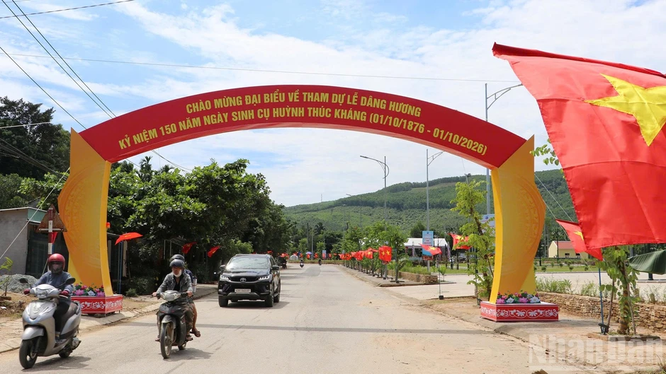 Sẵn sàng cho Lễ dâng hương, dâng hoa nhằm tưởng niệm và tri ân cụ Huỳnh Thúc Kháng Sẵn sàng cho Lễ dâng hương, dâng hoa nhằm tưởng niệm và tri ân cụ Huỳnh Thúc Kháng