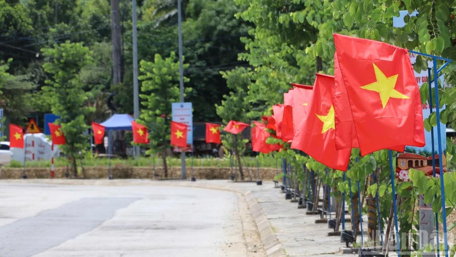 Sẵn sàng cho Lễ dâng hương, dâng hoa nhằm tưởng niệm và tri ân cụ Huỳnh Thúc Kháng Sẵn sàng cho Lễ dâng hương, dâng hoa nhằm tưởng niệm và tri ân cụ Huỳnh Thúc Kháng