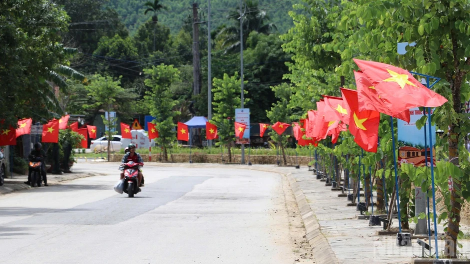 Sẵn sàng cho Lễ dâng hương, dâng hoa nhằm tưởng niệm và tri ân cụ Huỳnh Thúc Kháng Sẵn sàng cho Lễ dâng hương, dâng hoa nhằm tưởng niệm và tri ân cụ Huỳnh Thúc Kháng