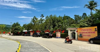 Sẵn sàng cho Lễ dâng hương, dâng hoa nhằm tưởng niệm và tri ân cụ Huỳnh Thúc Kháng