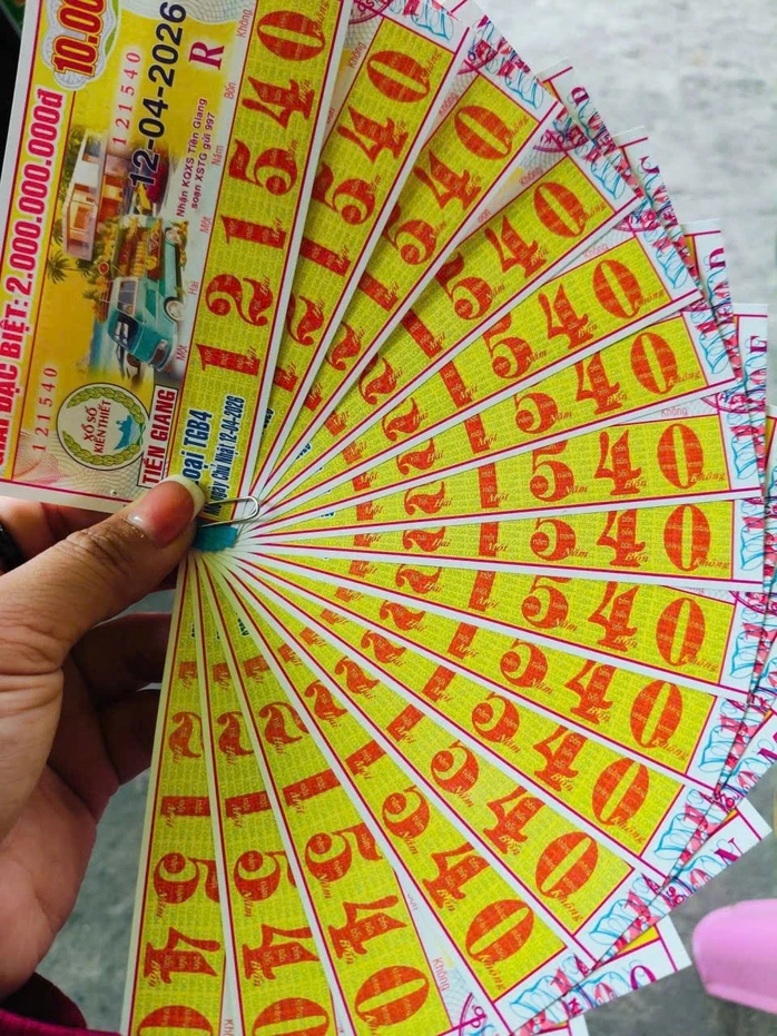 Sáng 12-4, lộ diện nơi trúng giải độc đắc vé số TPHCM và Bình Phước Sáng 12-4, lộ diện nơi trúng giải độc đắc vé số TPHCM và Bình Phước