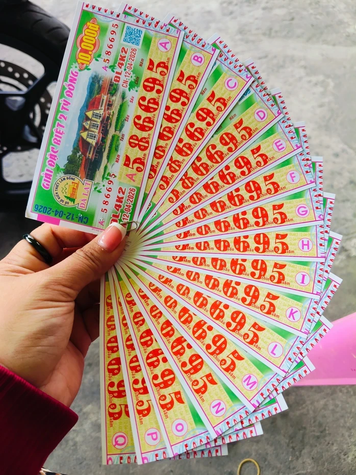 Sáng 12-4, lộ diện nơi trúng giải độc đắc vé số TPHCM và Bình Phước Sáng 12-4, lộ diện nơi trúng giải độc đắc vé số TPHCM và Bình Phước