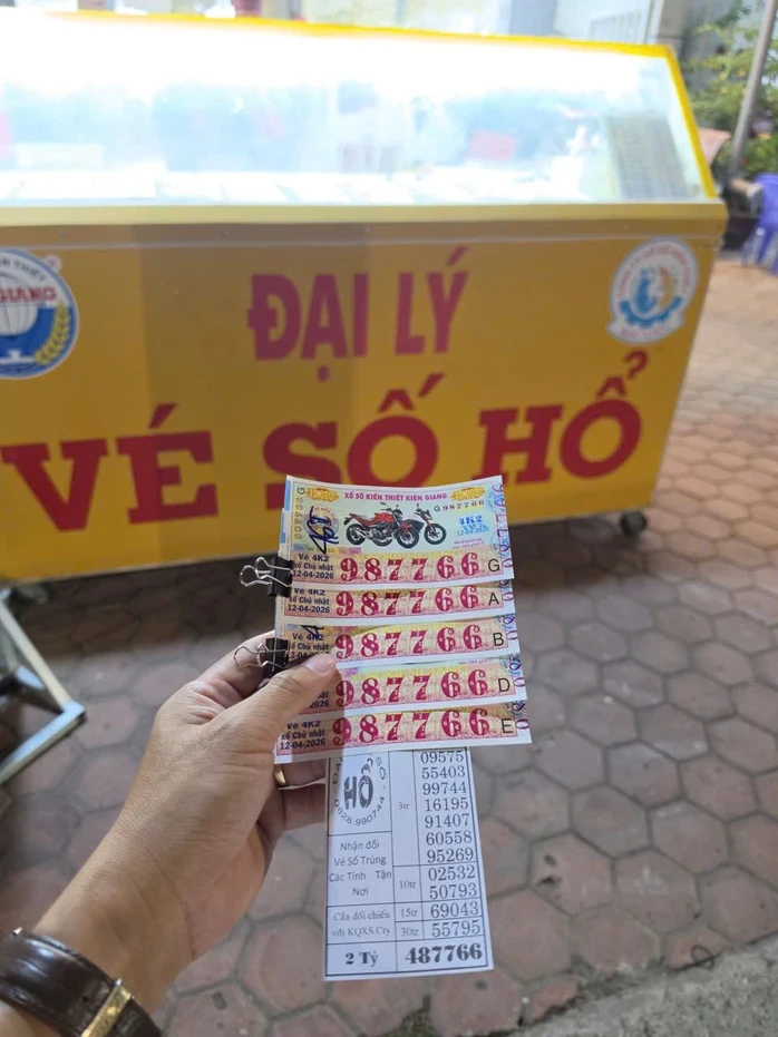 Sáng 13-4, lộ diện nơi trúng độc đắc và an ủi 160 vé xổ số miền Nam Sáng 13-4, lộ diện nơi trúng độc đắc và an ủi 160 vé xổ số miền Nam