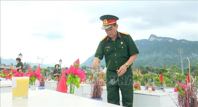Sáng ngời nghĩa tình đồng đội của người lính già đất Cố đô Sáng ngời nghĩa tình đồng đội của người lính già đất Cố đô