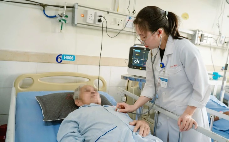 Sáng sớm đi bộ tập thể dục, về đến nhà thì bất ngờ bị đột quỵ não Sáng sớm đi bộ tập thể dục, về đến nhà thì bất ngờ bị đột quỵ não