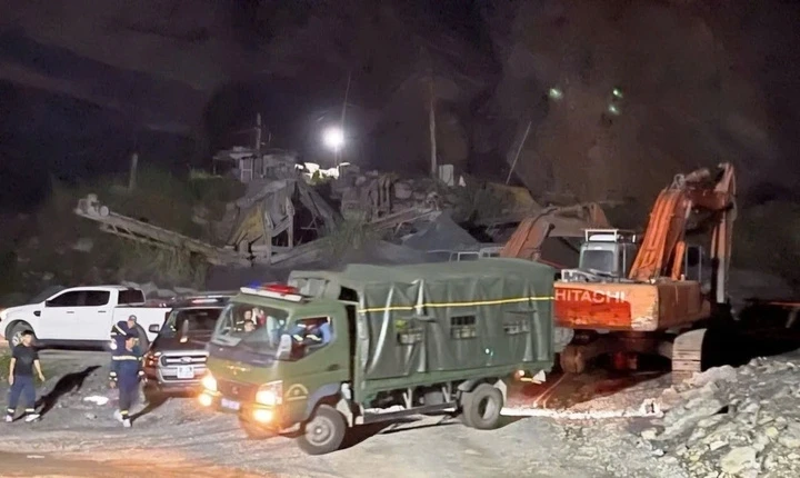 Sập mỏ đá ở Thanh Hóa, 1 người tử vong, 2 người bị vùi lấp Sập mỏ đá ở Thanh Hóa, 1 người tử vong, 2 người bị vùi lấp