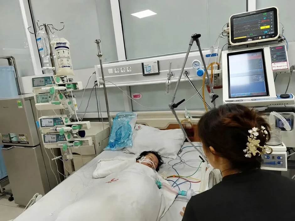 Sập tường trong đêm ở Phú Thọ, 2 cháu nhỏ bị thương khi đang ngủ Sập tường trong đêm ở Phú Thọ, 2 cháu nhỏ bị thương khi đang ngủ