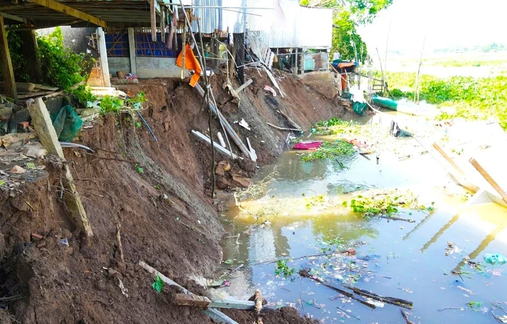 Sạt lở bờ sông ở An Giang đe dọa trực tiếp đến đời sống người dân