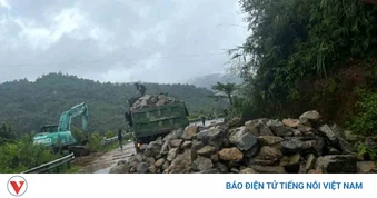 Sạt lở cuốn trôi gần 30m Quốc lộ 12, huy động lực lượng thông tuyến