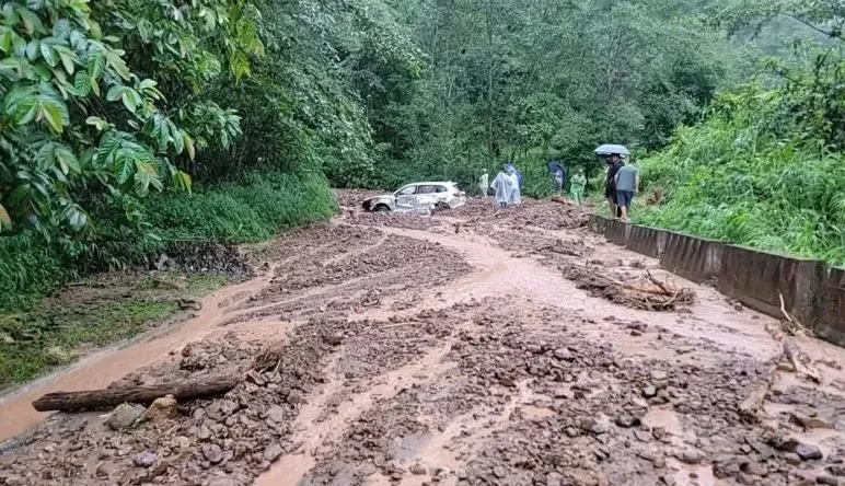 Sạt lở đất đá ở Lai Châu làm 3 người tử vong Sạt lở đất đá ở Lai Châu làm 3 người tử vong