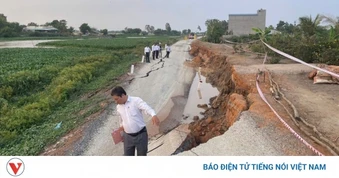 Sạt lở đê bao đang thi công ở Tây Ninh do nền đất yếu mùa khô