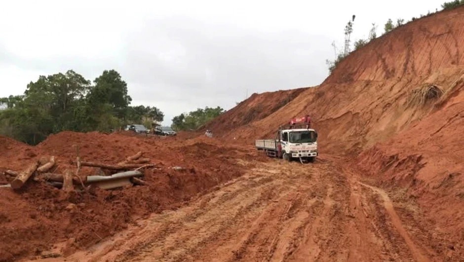 Sạt lở đèo Gia Bắc (Lâm Đồng), giao thông Quốc lộ 28 chia cắt tạm thời Sạt lở đèo Gia Bắc (Lâm Đồng), giao thông Quốc lộ 28 chia cắt tạm thời