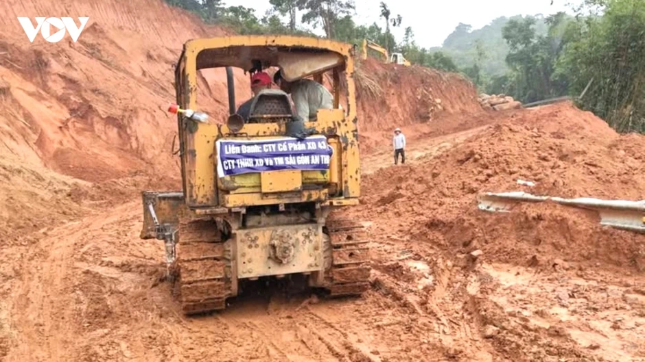 Sạt lở đèo Gia Bắc (Lâm Đồng), giao thông Quốc lộ 28 chia cắt tạm thời Sạt lở đèo Gia Bắc (Lâm Đồng), giao thông Quốc lộ 28 chia cắt tạm thời
