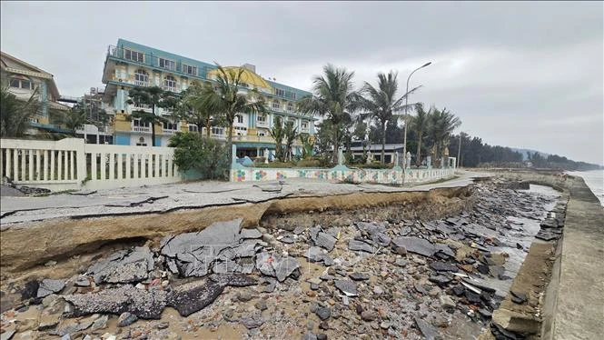 Sạt lở nghiêm trọng kè biển Hải Tiến, cần xử lý khẩn cấp trước mùa du lịch Sạt lở nghiêm trọng kè biển Hải Tiến, cần xử lý khẩn cấp trước mùa du lịch