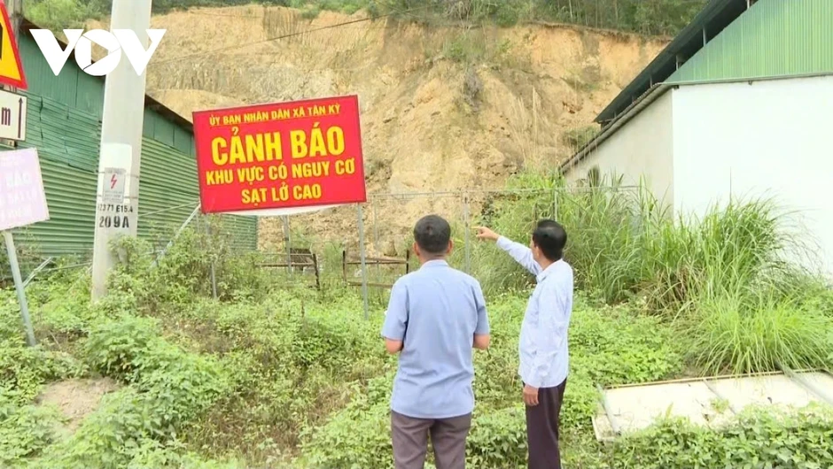 Sạt lở tại Nghệ An, người dân sống bên "miệng tử thần" Sạt lở tại Nghệ An, người dân sống bên "miệng tử thần"