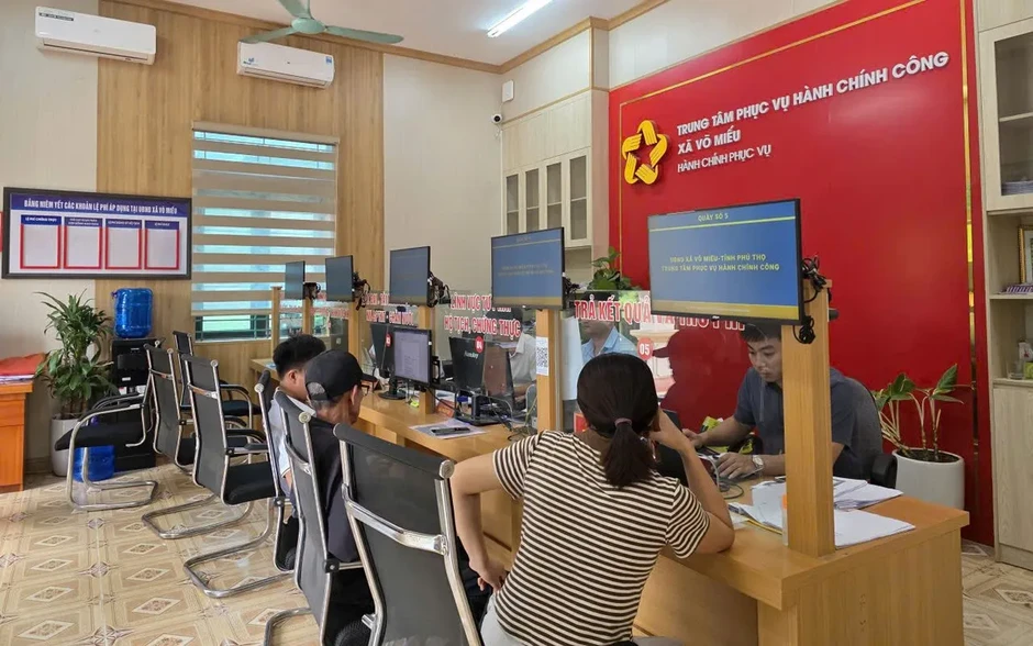 Sau một năm hoạt động chính quyền 2 cấp: Phú Thọ chuyển từ quản lý sang quản trị phục vụ Sau một năm hoạt động chính quyền 2 cấp: Phú Thọ chuyển từ quản lý sang quản trị phục vụ