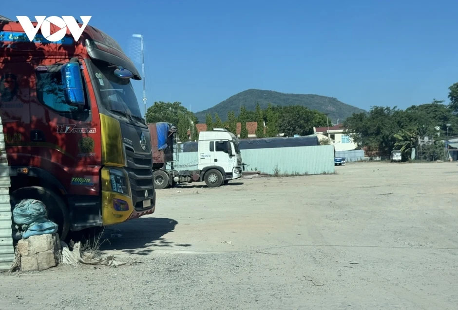 Sau phản ánh của TinVina, bãi xe tải trong khu dân cư ở TP.HCM buộc ngưng hoạt động Sau phản ánh của TinVina, bãi xe tải trong khu dân cư ở TP.HCM buộc ngưng hoạt động