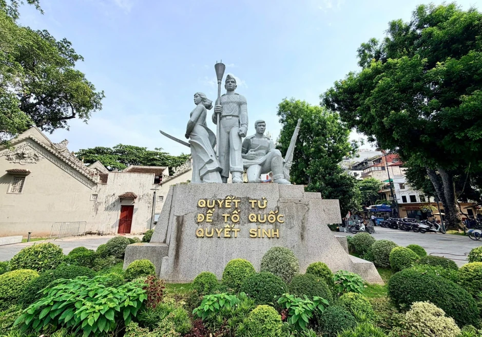Sẽ nghiên cứu địa điểm phù hợp chuyển tượng đài “Quyết tử để Tổ quốc quyết sinh" Sẽ nghiên cứu địa điểm phù hợp chuyển tượng đài “Quyết tử để Tổ quốc quyết sinh"