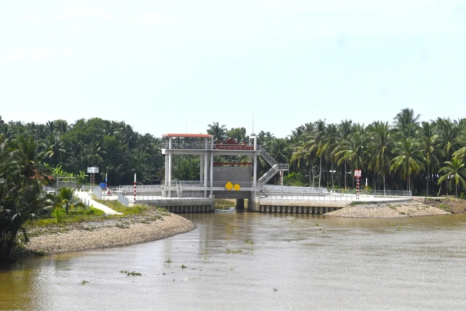 Sẽ triển khai dự án kiểm soát nguồn nước Nam Bến Tre với 18 cống hở tại Vĩnh Long Sẽ triển khai dự án kiểm soát nguồn nước Nam Bến Tre với 18 cống hở tại Vĩnh Long