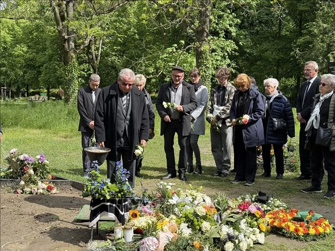 Siegfried Kaulfuß – người đặt những 'viên gạch' đầu tiên cho ngành cà phê Việt Nam Siegfried Kaulfuß – người đặt những 'viên gạch' đầu tiên cho ngành cà phê Việt Nam
