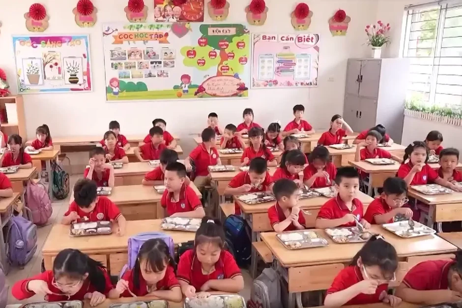 Siết chặt bữa ăn bán trú sau lo ngại thực phẩm bẩn, bảo đảm an toàn cho học sinh Siết chặt bữa ăn bán trú sau lo ngại thực phẩm bẩn, bảo đảm an toàn cho học sinh