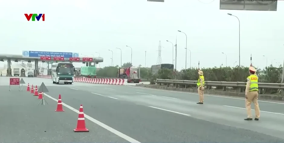 Siết chặt quản lý phù hiệu xe kinh doanh vận tải, ngăn chặn tình trạng “lách luật” Siết chặt quản lý phù hiệu xe kinh doanh vận tải, ngăn chặn tình trạng “lách luật”