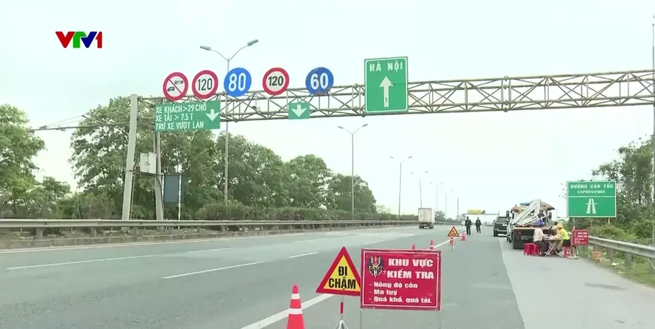 Siết chặt quản lý phù hiệu xe kinh doanh vận tải, ngăn chặn tình trạng “lách luật” Siết chặt quản lý phù hiệu xe kinh doanh vận tải, ngăn chặn tình trạng “lách luật”