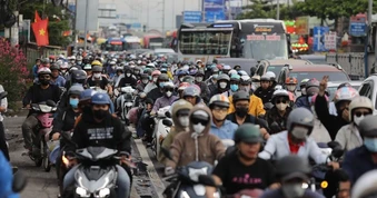 Siết khí thải xe máy: Bài toán không chỉ là khói bụi