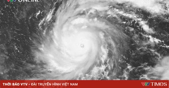 Siêu bão Dolphin duy trì cường độ đặc biệt mạnh, cách Biển Đông khoảng 5.000 km