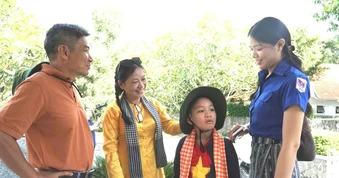 Sinh viên Lào, Campuchia tham quan địa chỉ đỏ, làng nghề ở TPHCM