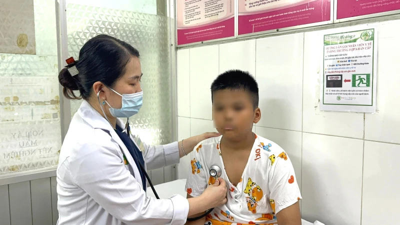 Số ca nghi ngộ độc tại Trường tiểu học Bình Quới Tây tiếp tục tăng Số ca nghi ngộ độc tại Trường tiểu học Bình Quới Tây tiếp tục tăng